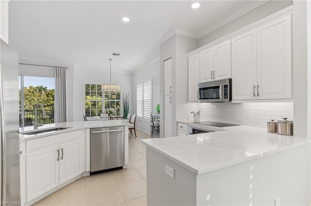 1211 Egrets LNDG # 202, NAPLES FL 34108-5