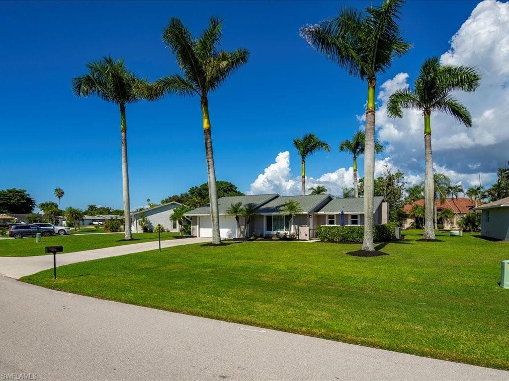 4821 Molokai DR, NAPLES FL 34112-28