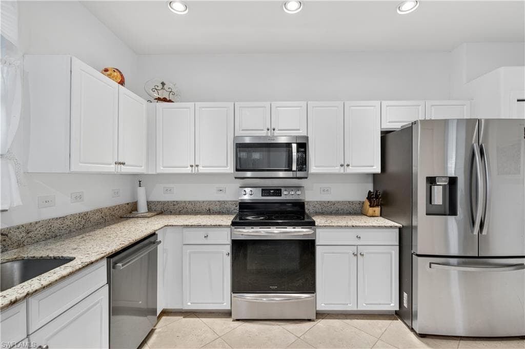 8223 Parkstone PL # 2201, NAPLES FL 34120-11