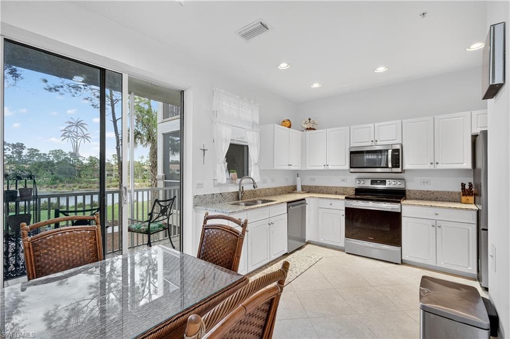 8223 Parkstone PL # 2201, NAPLES FL 34120-9