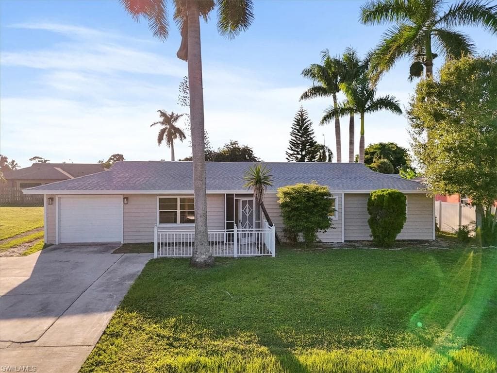 27580 Wisconsin ST, BONITA SPRINGS FL 34135-9