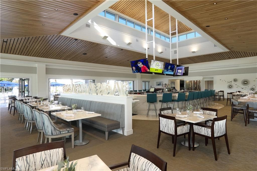 301 Courtside DR, NAPLES FL 34105-26