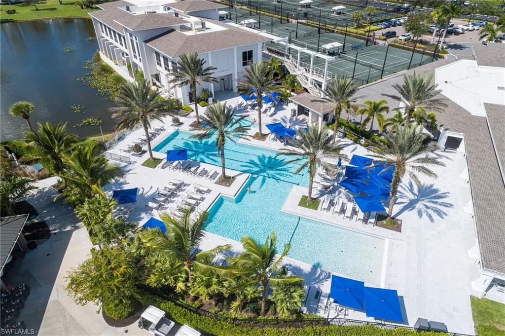 301 Courtside DR, NAPLES FL 34105-18