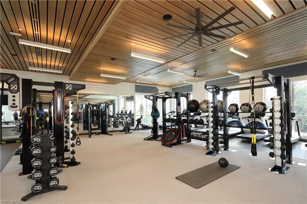 301 Courtside DR, NAPLES FL 34105-30