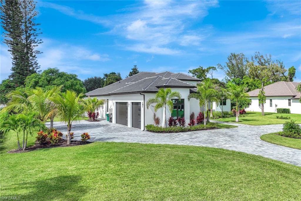 10493 Winterview DR, NAPLES FL 34109-1