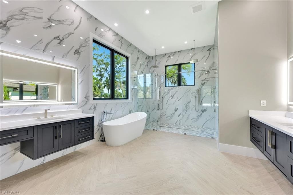 10493 Winterview DR, NAPLES FL 34109-11
