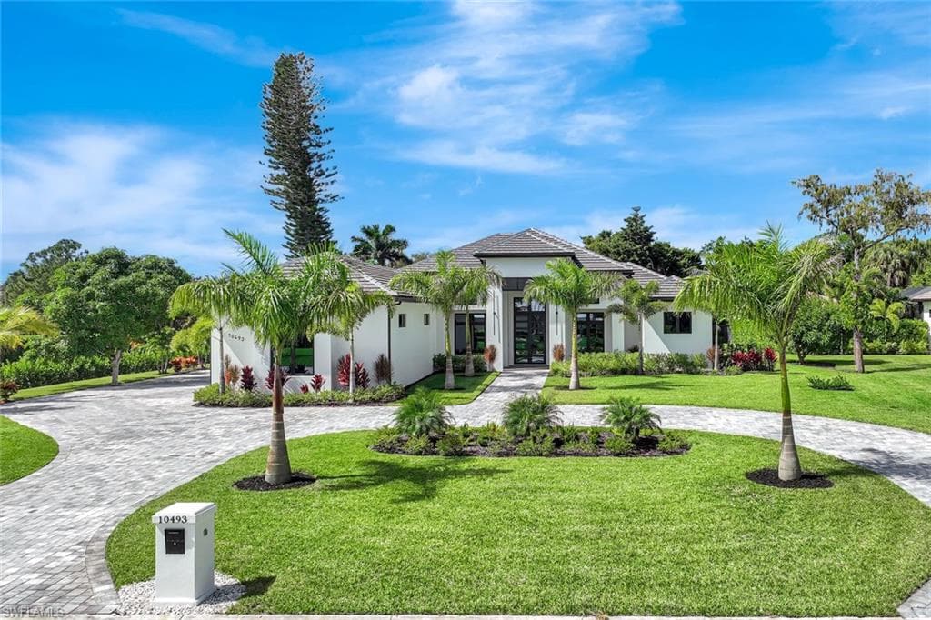 10493 Winterview DR, NAPLES FL 34109-21