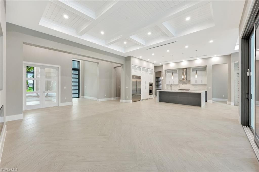 10493 Winterview DR, NAPLES FL 34109-2
