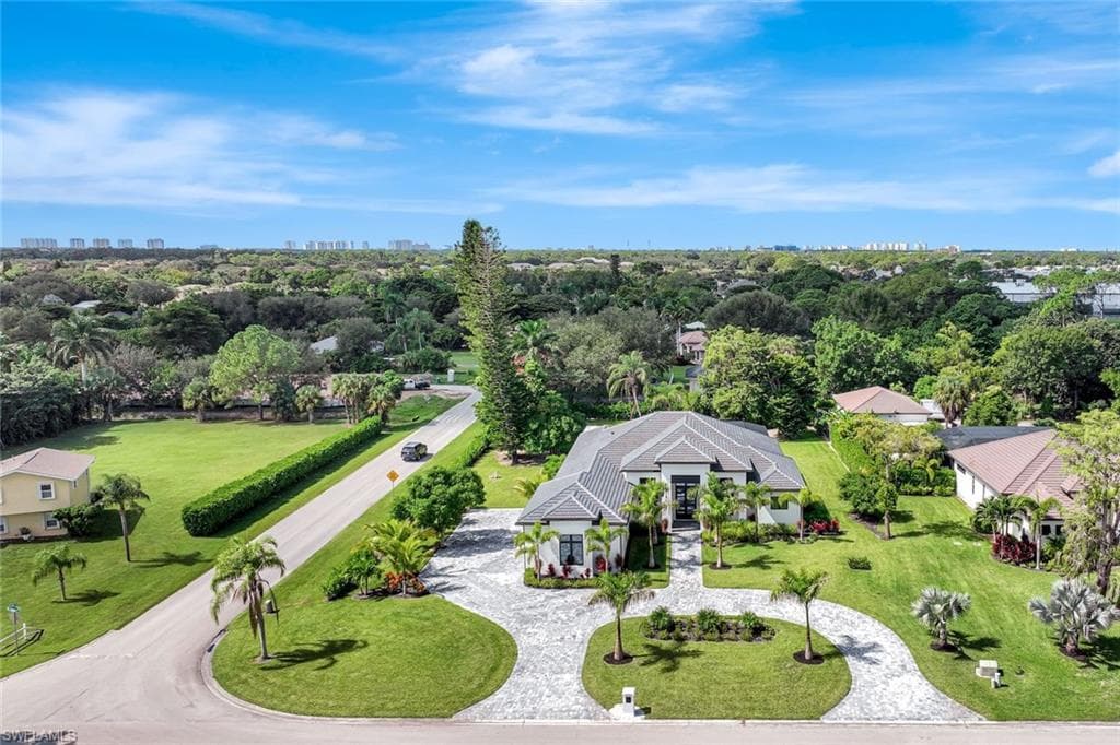 10493 Winterview DR, NAPLES FL 34109-37
