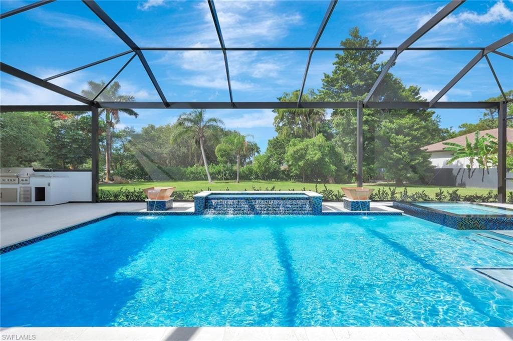 10493 Winterview DR, NAPLES FL 34109-30
