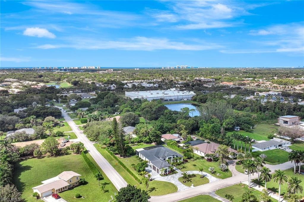 10493 Winterview DR, NAPLES FL 34109-38