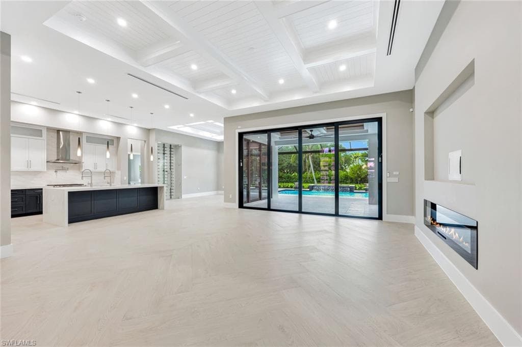 10493 Winterview DR, NAPLES FL 34109-3