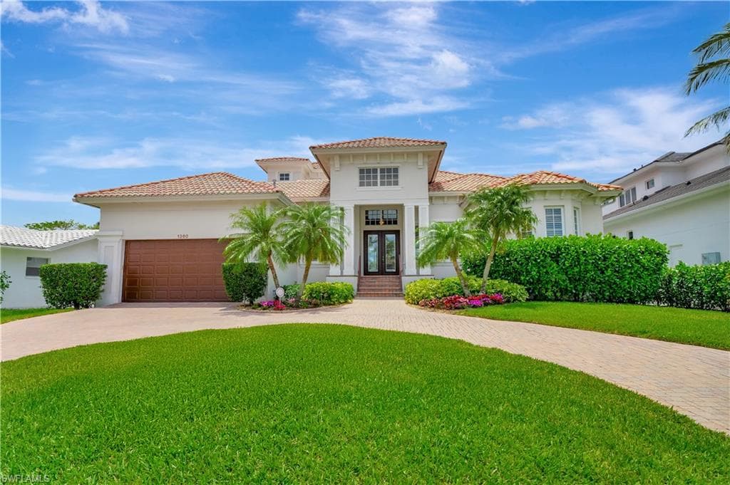 1380 Marlin DR, NAPLES FL 34102-8