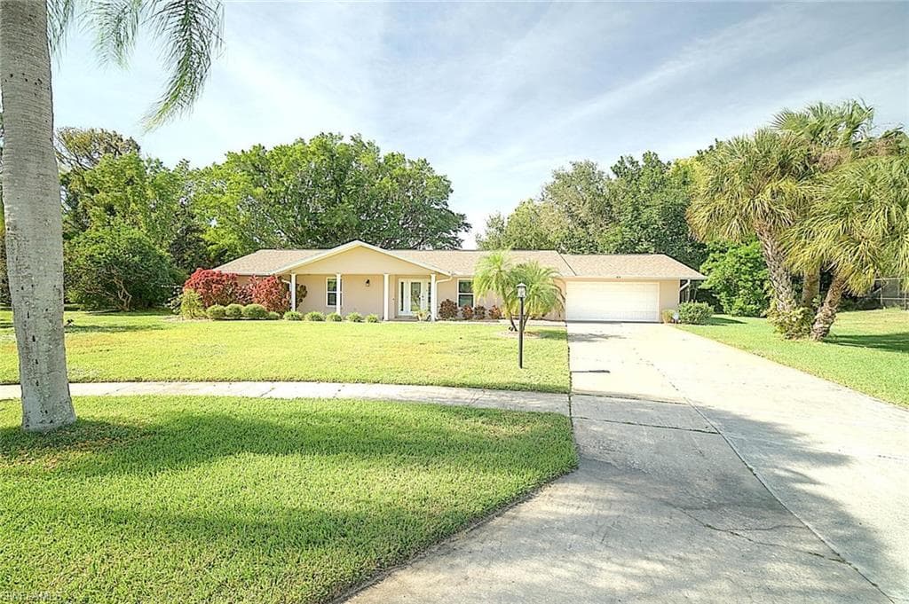 4135 Yarmouth CT, NORTH FORT MYERS FL 33903-2