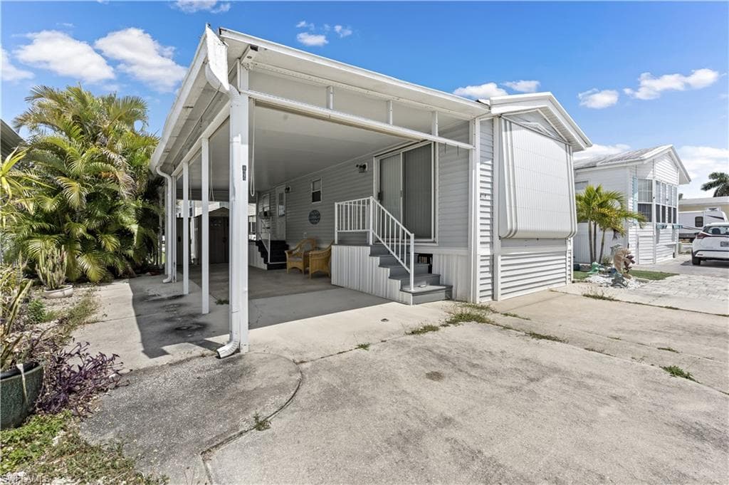 5756 Pink Panther DR, FORT MYERS FL 33908-27