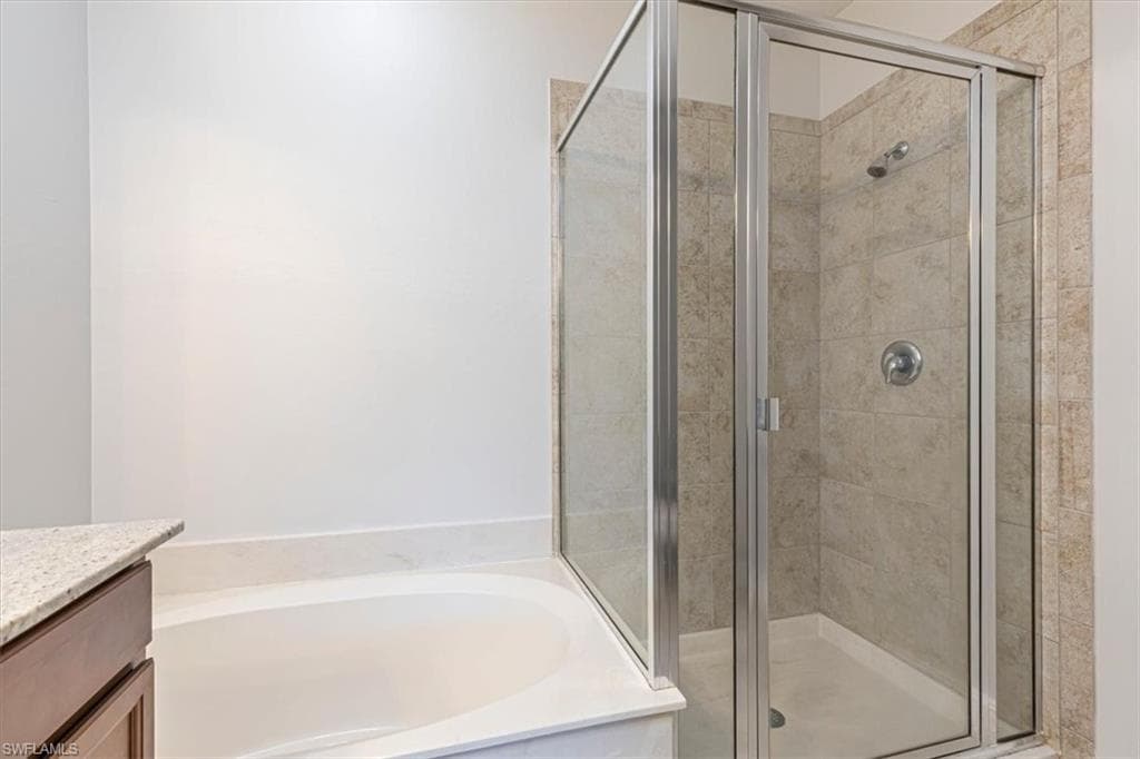 7738 Bristol CIR, NAPLES FL 34120-14