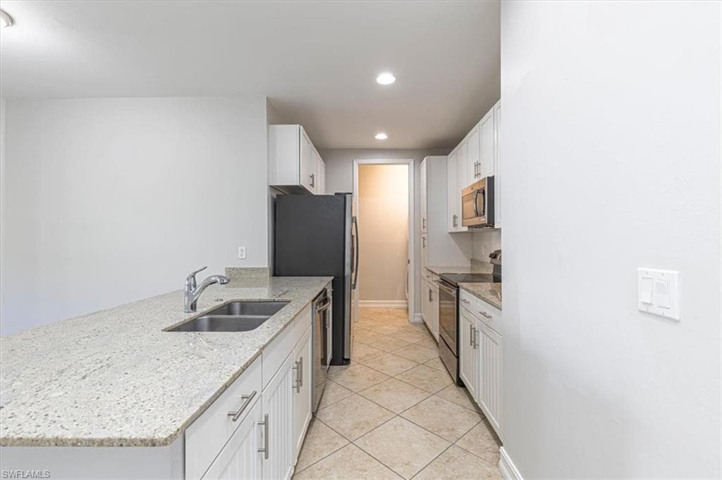 7738 Bristol CIR, NAPLES FL 34120-10