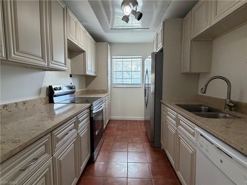 4900 Biscayne DR # 24, NAPLES FL 34112-2