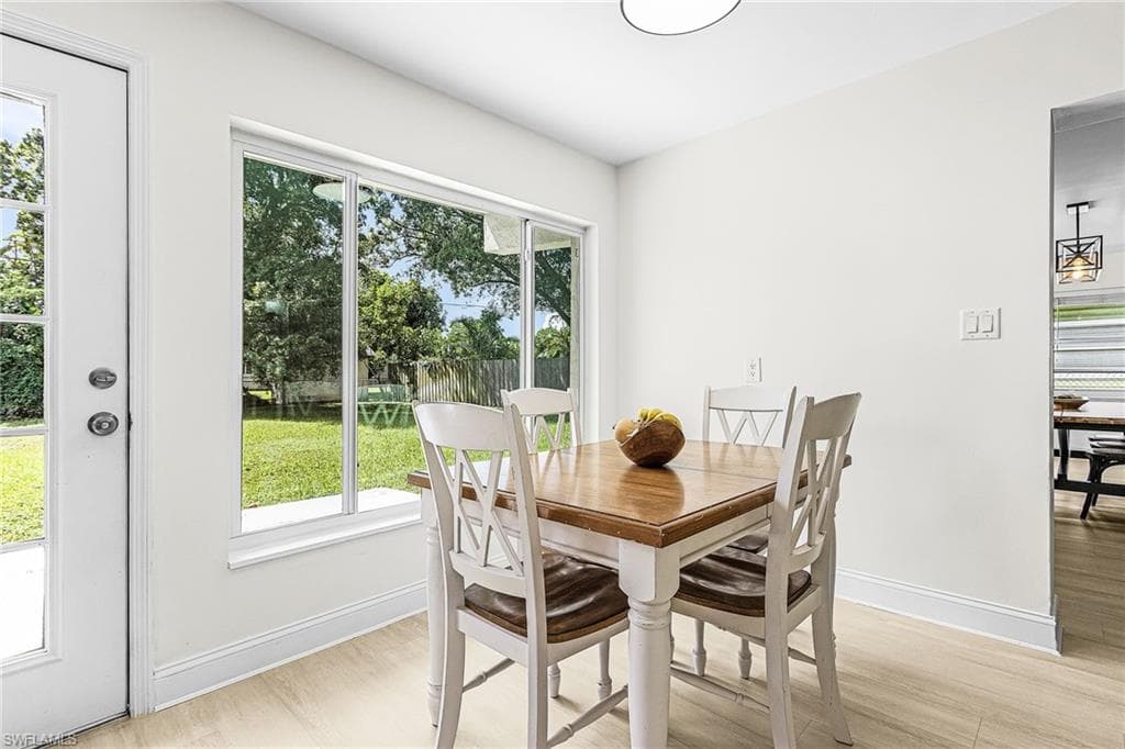 1060 Cooper DR, NAPLES FL 34103-8