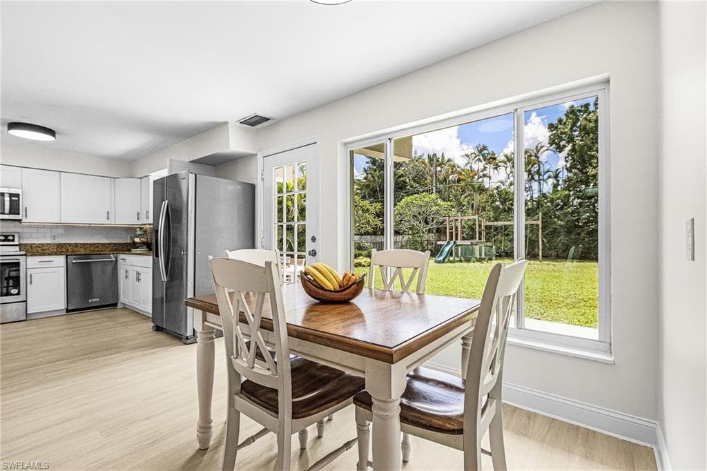 1060 Cooper DR, NAPLES FL 34103-9