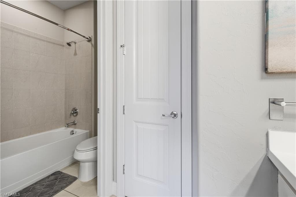 7209 Wilton DR, NAPLES FL 34109-26