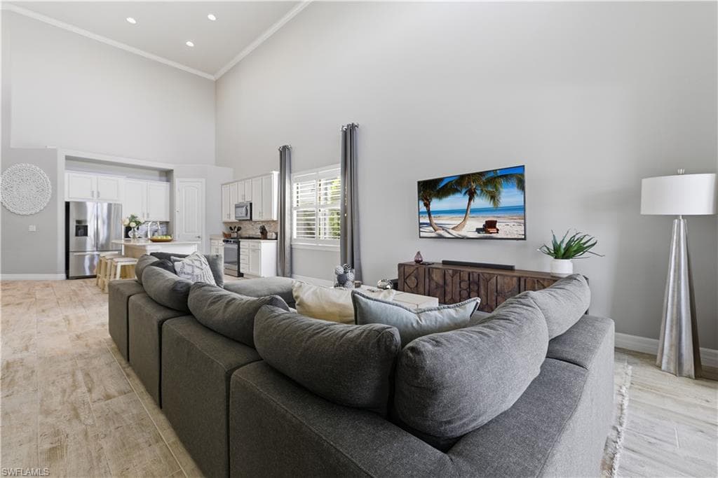 7209 Wilton DR, NAPLES FL 34109-3