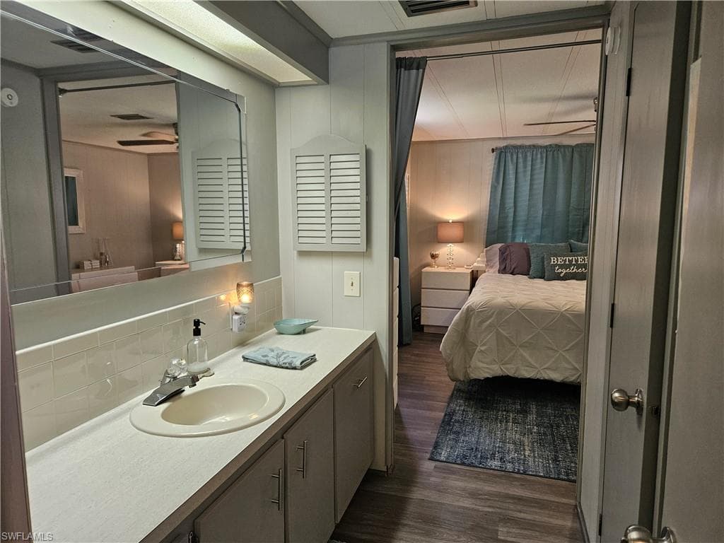45 Aquamarine AVE # 45Q, NAPLES FL 34114-32