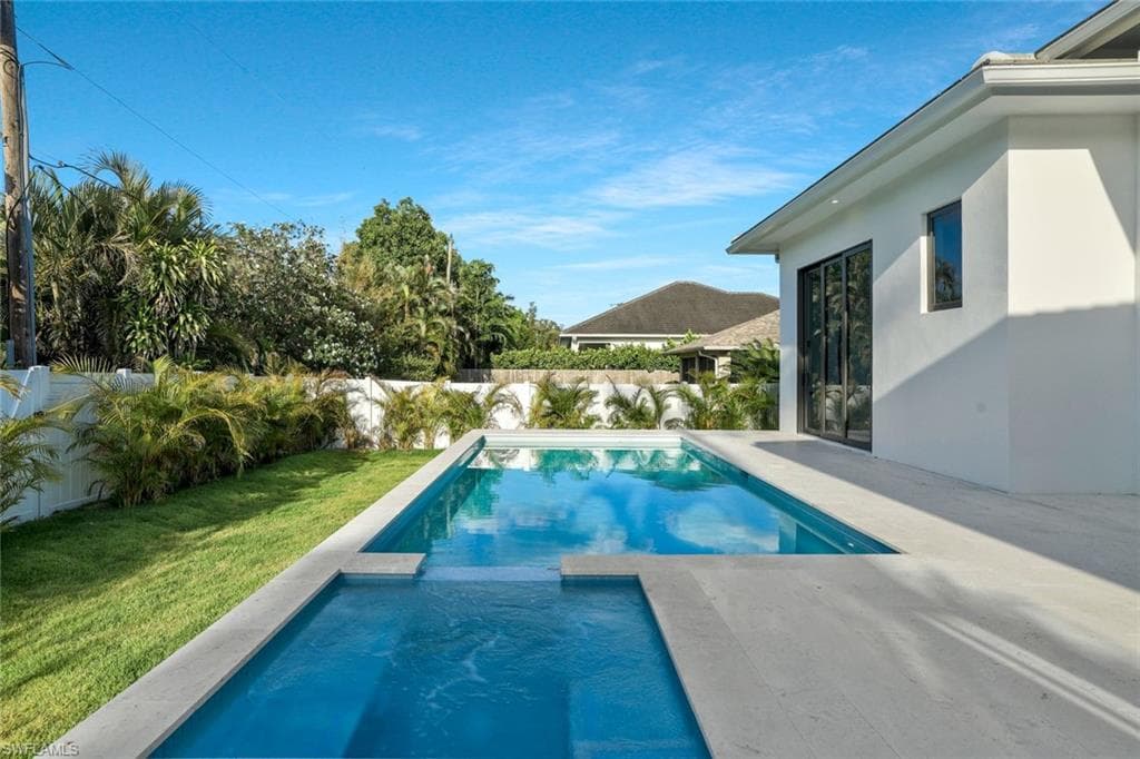 1317 Cypress Woods DR, NAPLES FL 34103-20