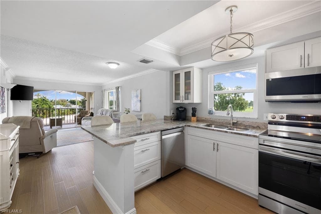 5 High Point CIR W # 307, NAPLES FL 34103-1
