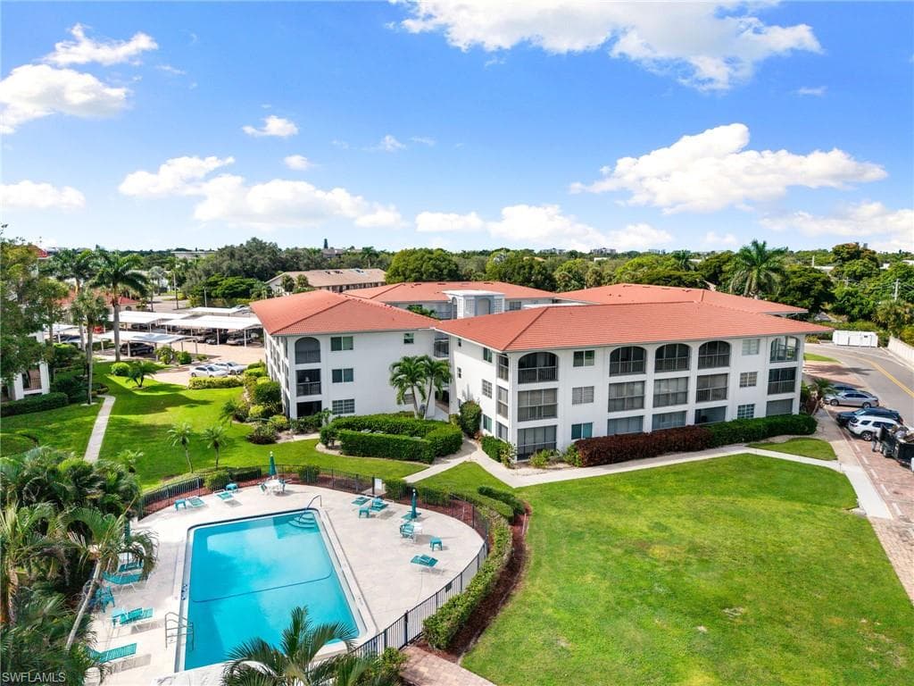 5 High Point CIR W # 307, NAPLES FL 34103-27