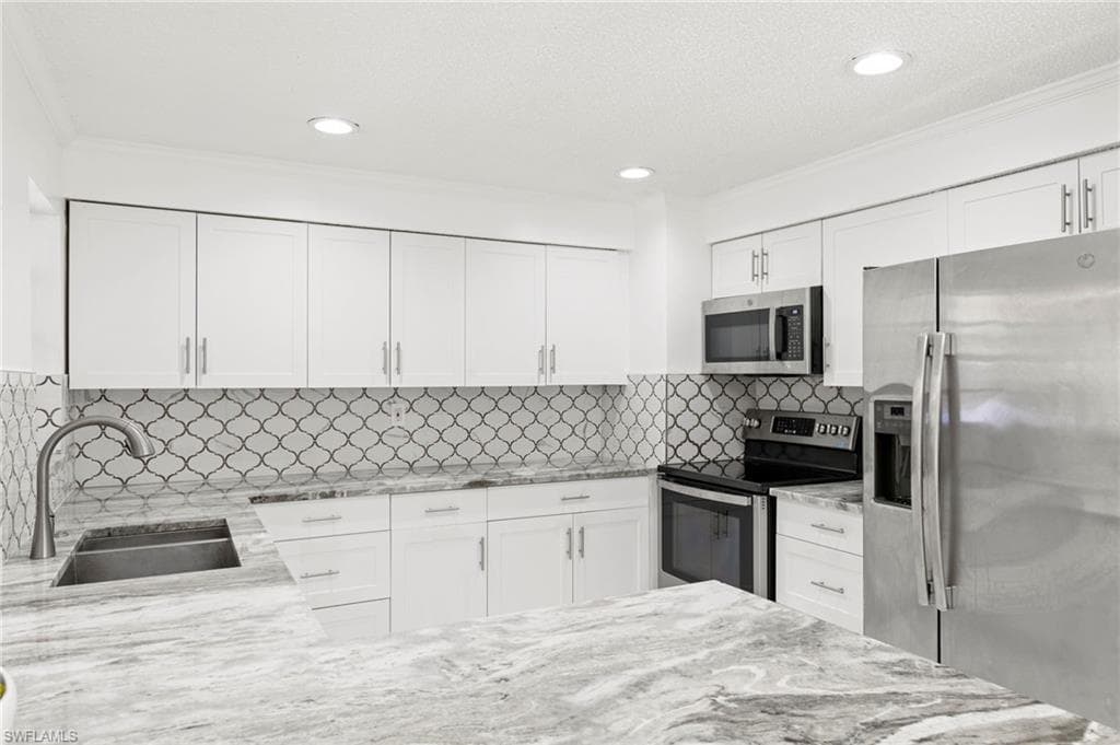 4220 Pearl Harbor DR, NAPLES FL 34112-8