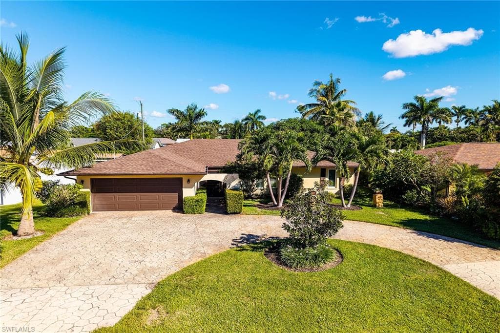 1337 Wisconsin DR, NAPLES FL 34103-1