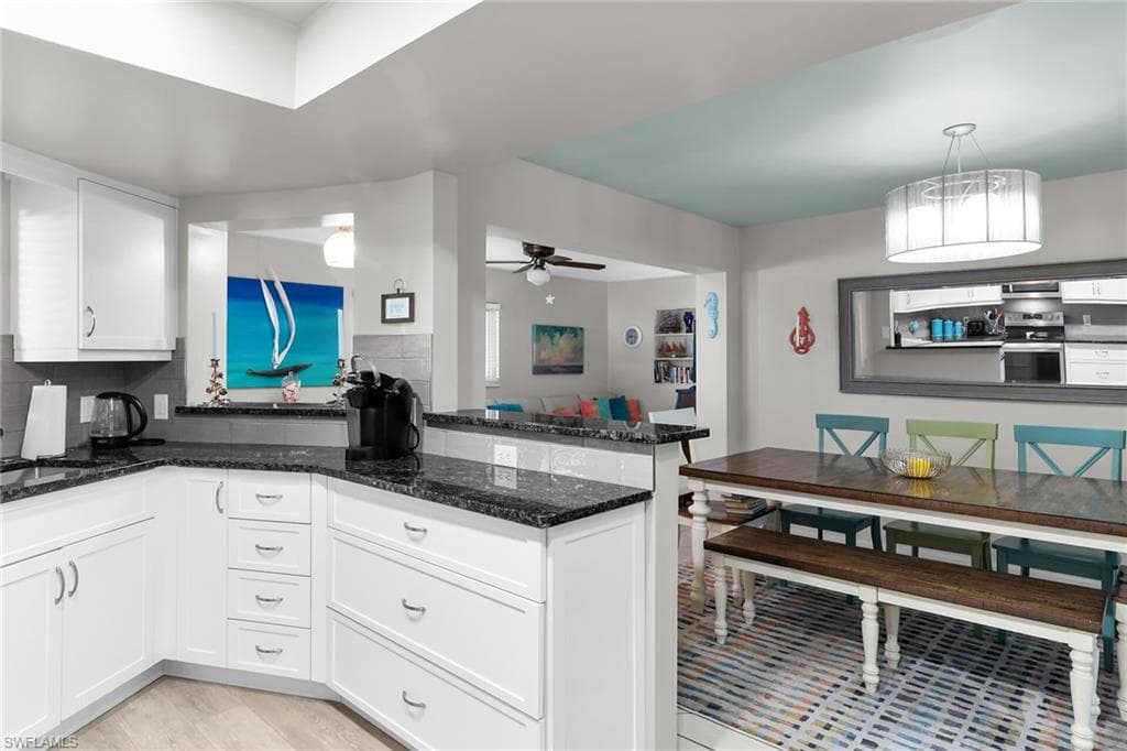 1337 Wisconsin DR, NAPLES FL 34103-10
