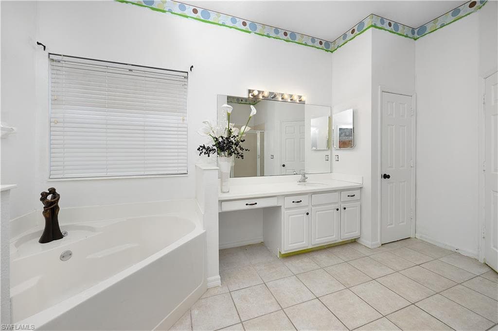 2073 Cape Heather CIR, CAPE CORAL FL 33991-21