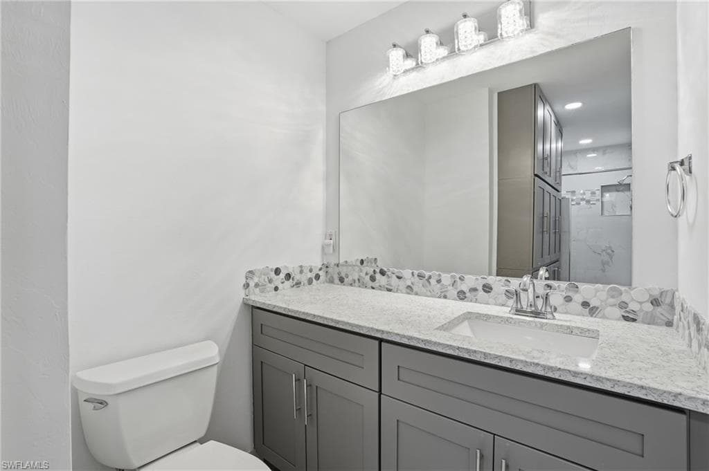 55 Aqua LN, NORTH FORT MYERS FL 33903-16