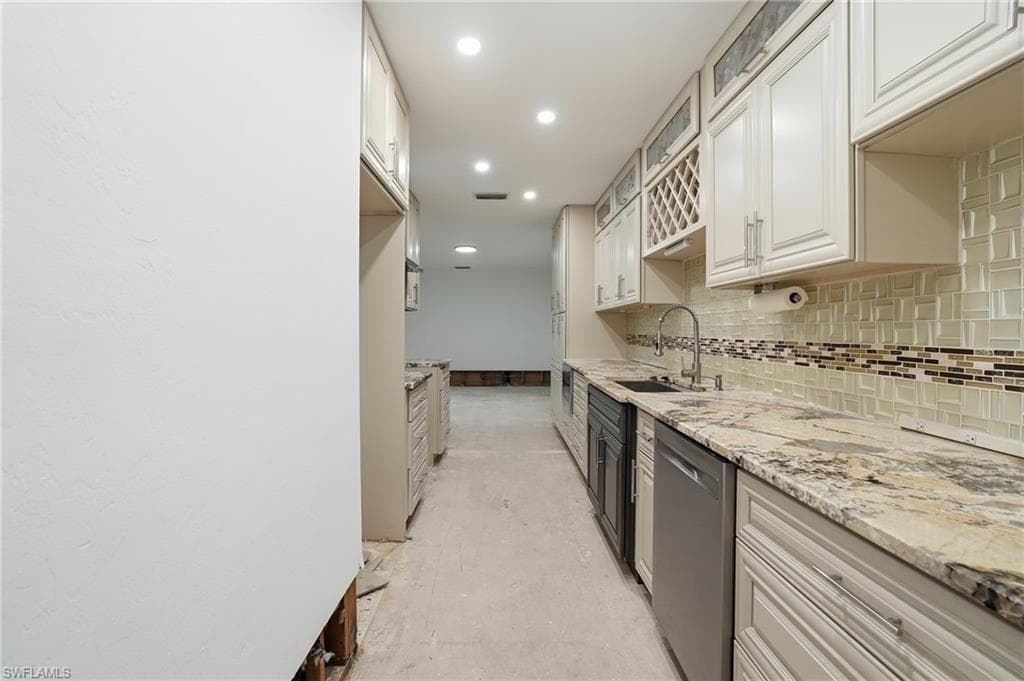 55 Aqua LN, NORTH FORT MYERS FL 33903-11