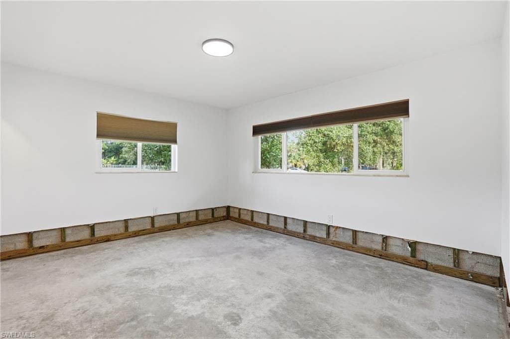 55 Aqua LN, NORTH FORT MYERS FL 33903-23