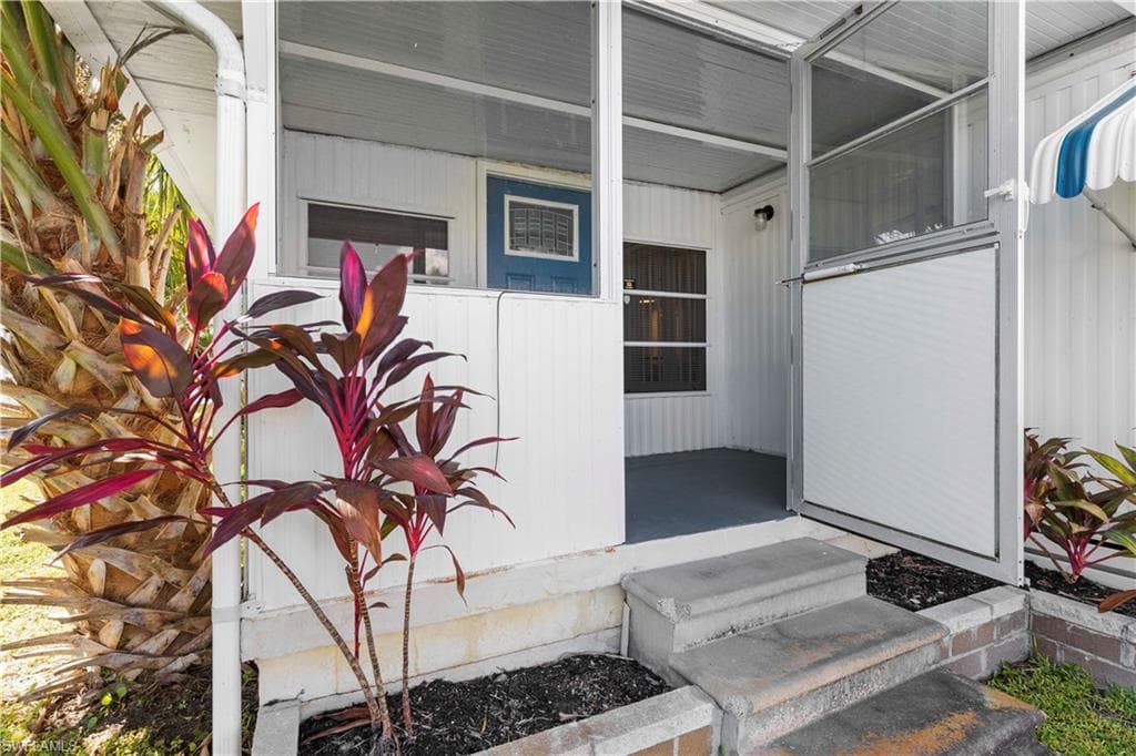 123 Cedar LN # 42, NAPLES FL 34114-32