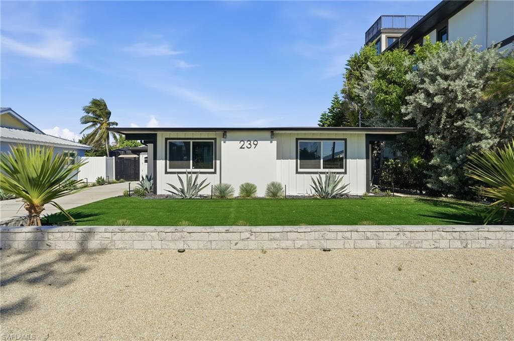 239 Curlew ST, FORT MYERS BEACH FL 33931-4