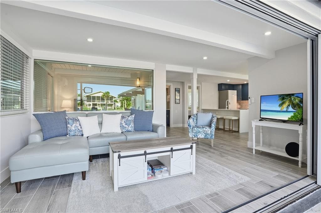 239 Curlew ST, FORT MYERS BEACH FL 33931-8