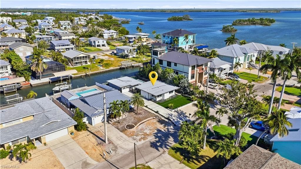 239 Curlew ST, FORT MYERS BEACH FL 33931-40