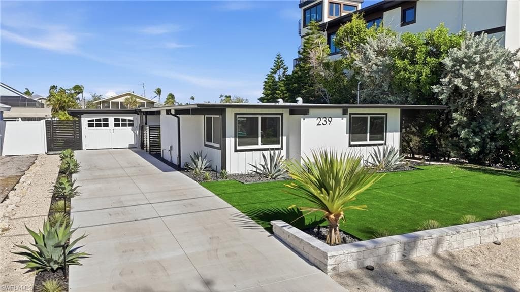 239 Curlew ST, FORT MYERS BEACH FL 33931-3