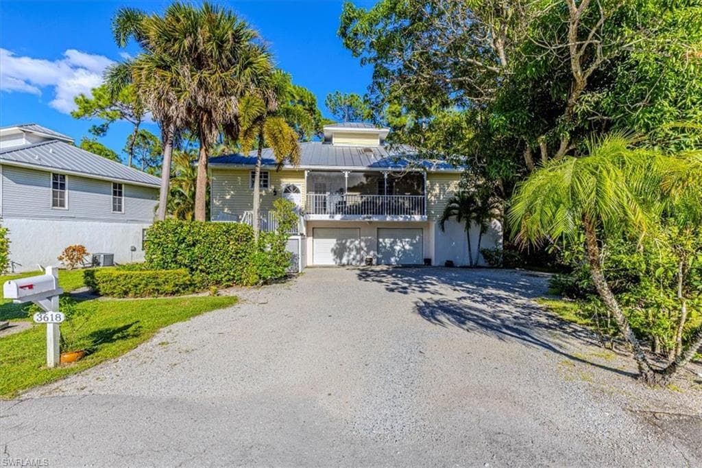 3618 Cottage Club LN, NAPLES FL 34105-1