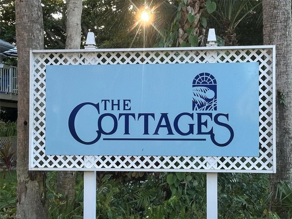 3618 Cottage Club LN, NAPLES FL 34105-25