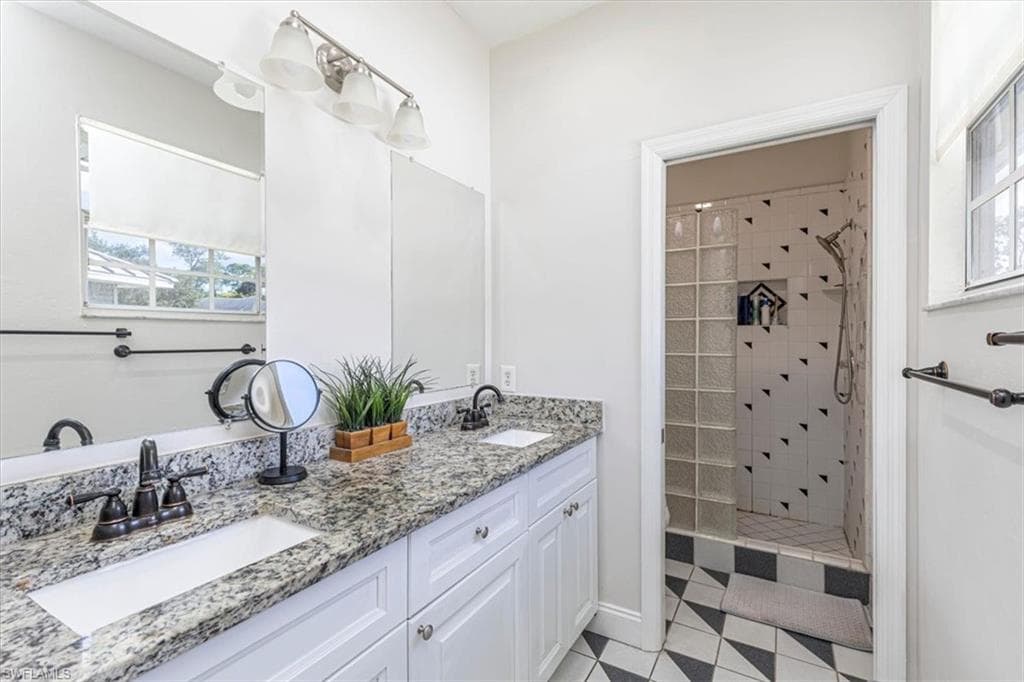3618 Cottage Club LN, NAPLES FL 34105-6