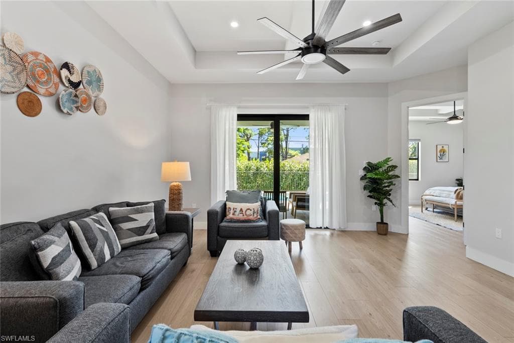 3552 Hibiscus AVE, NAPLES FL 34104-16