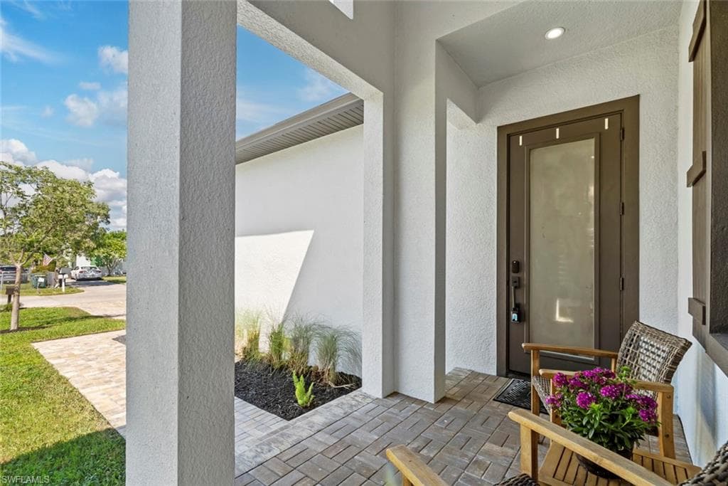 3552 Hibiscus AVE, NAPLES FL 34104-2