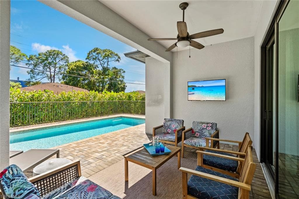 3552 Hibiscus AVE, NAPLES FL 34104-27