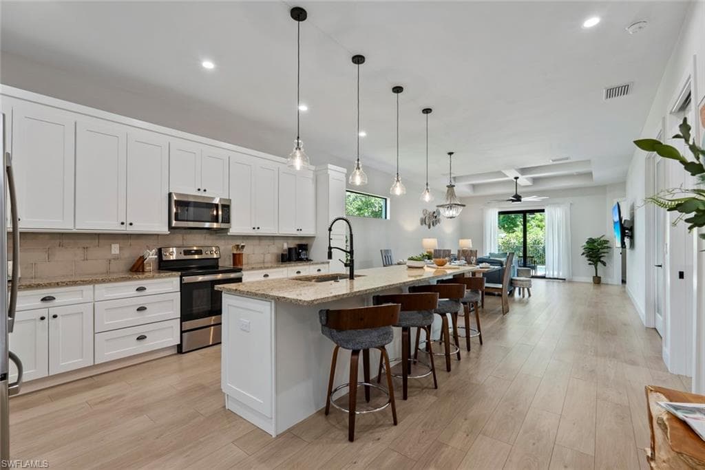 3552 Hibiscus AVE, NAPLES FL 34104-3