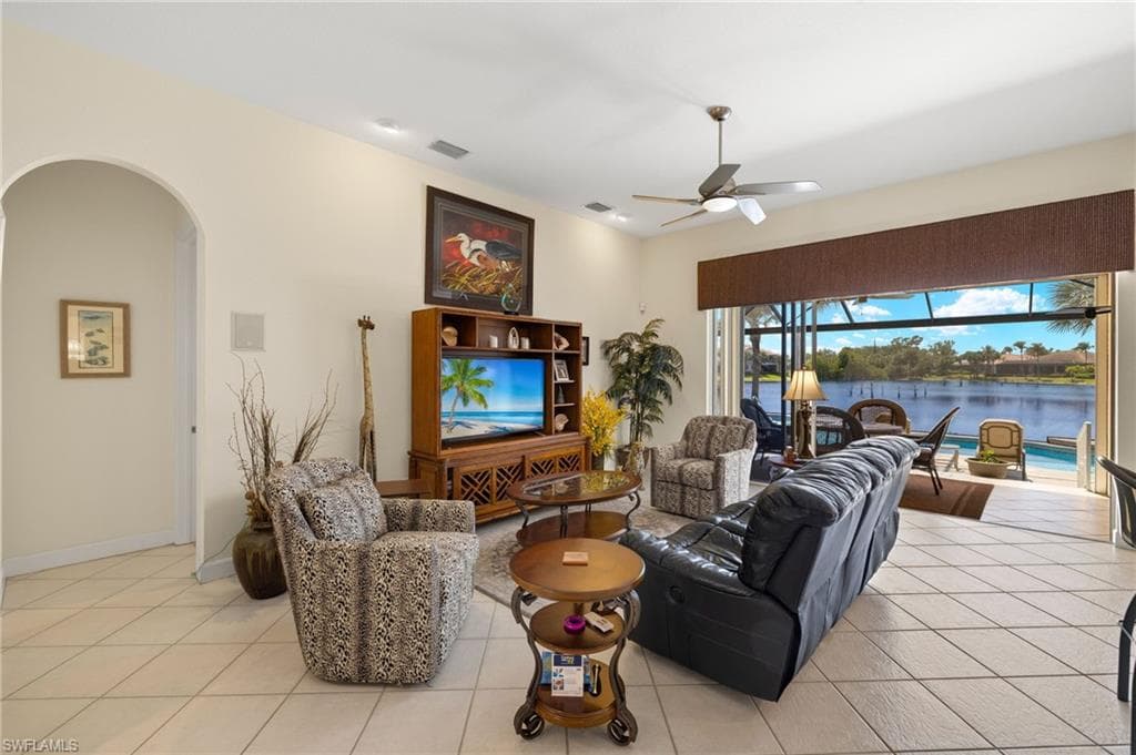 8913 Dartmoor WAY, FORT MYERS FL 33908-4